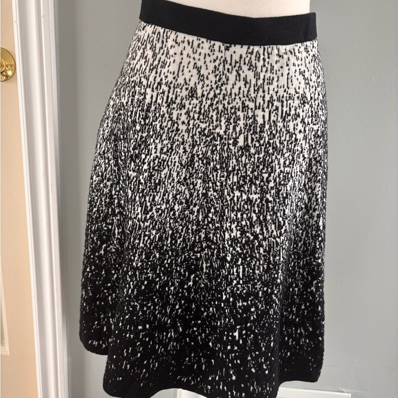 Carmen Marc Valvo Black and White Knit Skirt - Picture 2 of 4